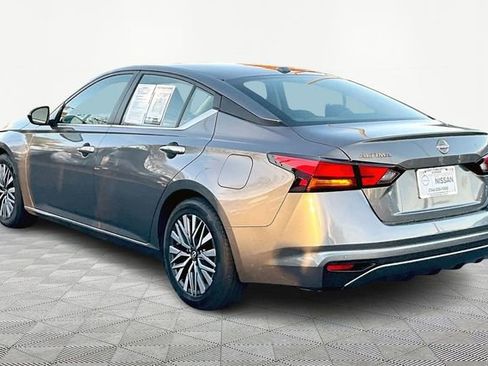 Used 2024 Nissan Altima 2.5 SV image 4