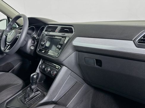 Used 2020 Volkswagen Tiguan S image 28