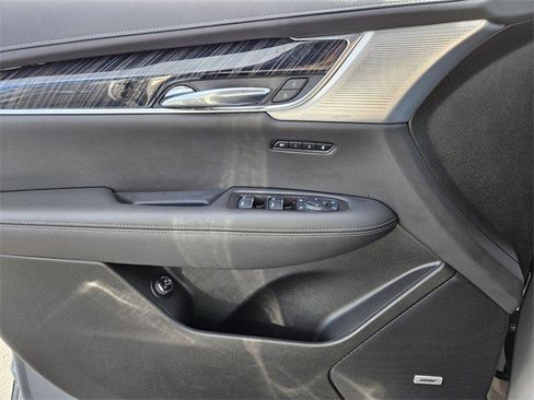 Certified 2025 Cadillac XT6 Premium Luxury image 30