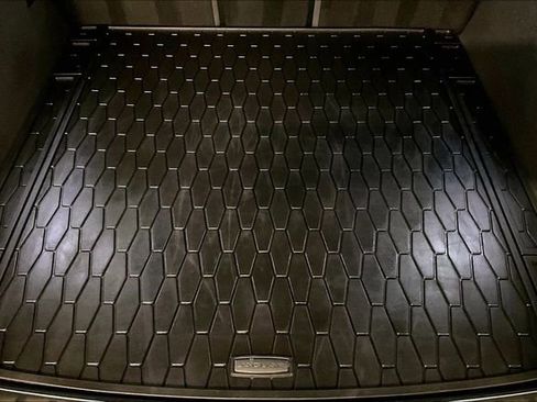 Certified 2025 Jaguar F-PACE R-Dynamic S image 33