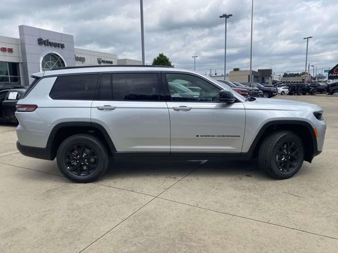 New 2026 Jeep Grand Cherokee L 2WD image 6