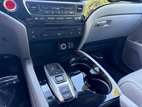 Used 2017 Honda Pilot Elite image 19