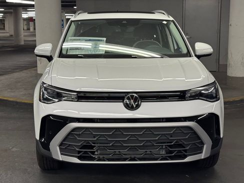 New 2025 Volkswagen Taos SE image 33