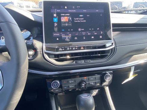 Used 2024 Jeep Compass Latitude w/ Convenience Group image 27