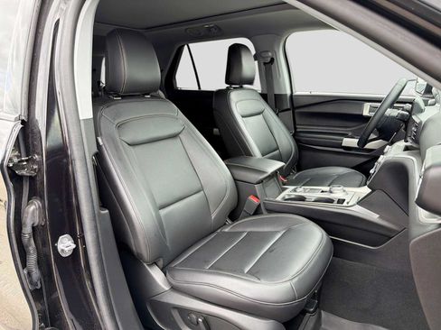 Certified 2024 Ford Explorer XLT w/ Equipment Group 202A AWD/4WD image 14