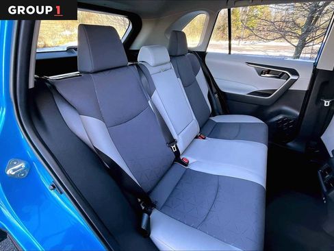 Used 2021 Toyota RAV4 XLE image 19