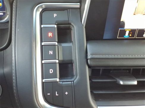 Used 2023 Chevrolet Suburban Z71 w/ Luxury Package image 32