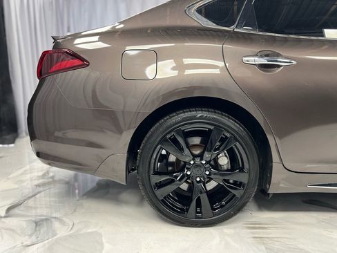Used 2015 INFINITI Q70 L 5.6 w/ V8 Deluxe Technology Package image 12