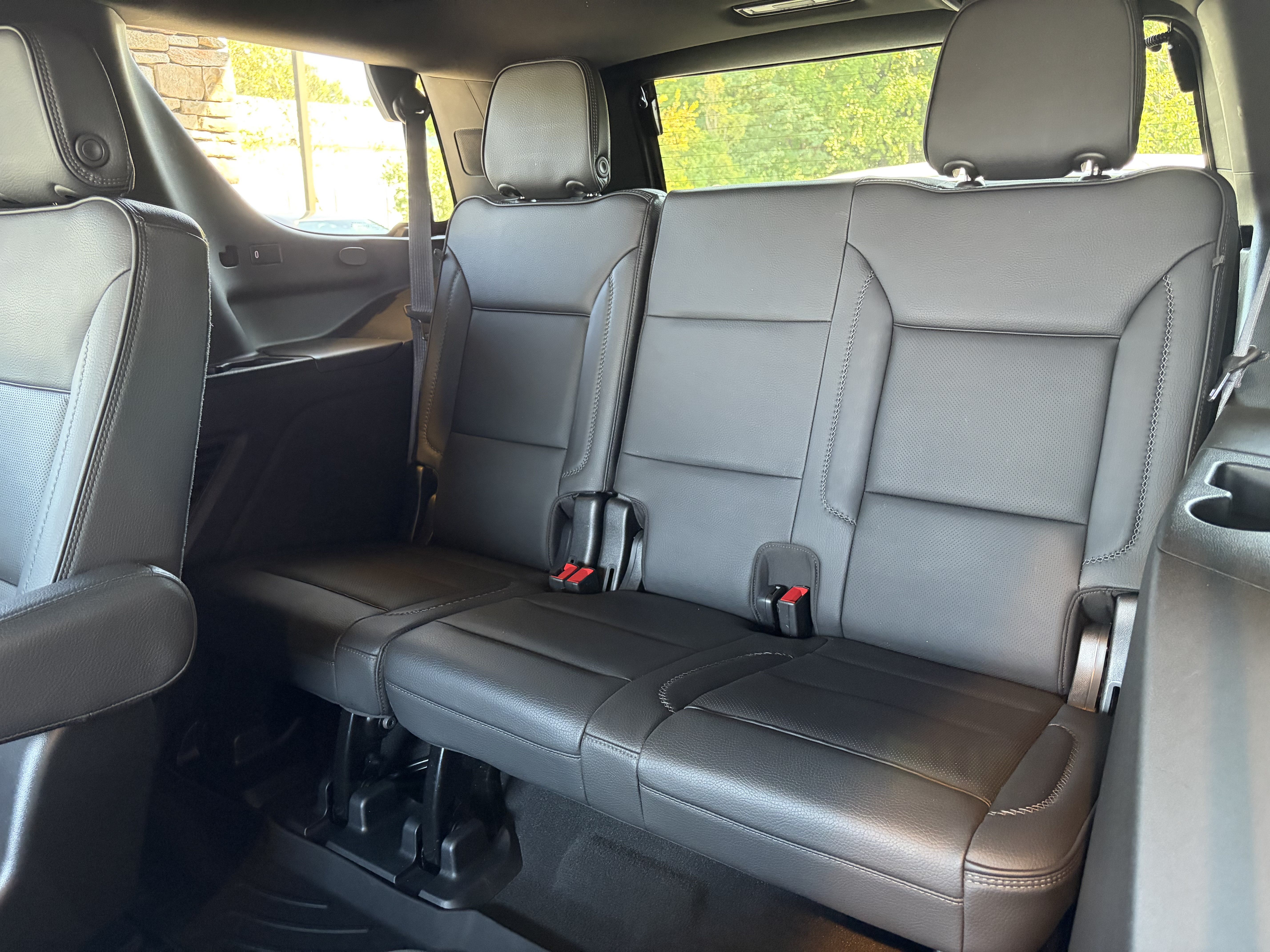Used 2021 GMC Yukon Denali w/ Denali Premium Package AWD/4WD image 32