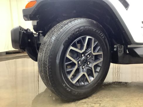 New 2026 Jeep Wrangler Unlimited Sahara AWD/4WD image 28