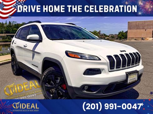 Used 2016 Jeep Cherokee Latitude w/ Cold Weather Group AWD/4WD image 1