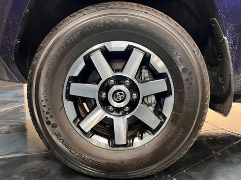 Used 2024 Toyota 4Runner TRD Off-Road image 25