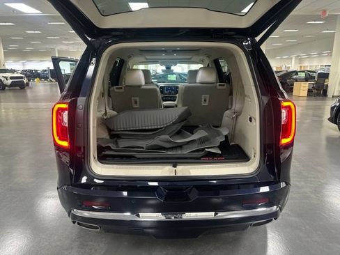 Used 2022 GMC Acadia Denali w/ Denali Technology Package FWD image 21