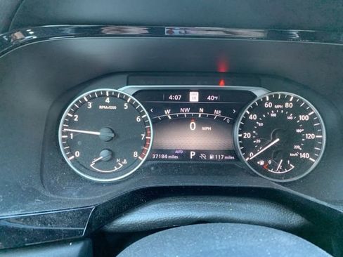 Used 2023 Nissan Pathfinder SL image 16