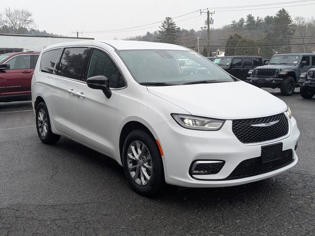 New 2026 Chrysler Pacifica Select AWD/4WD image 3