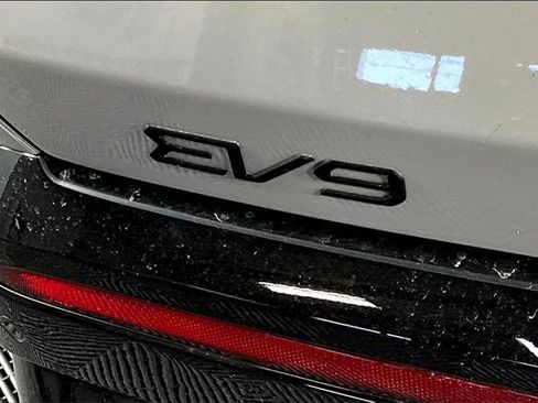 New 2026 Kia EV9 Land image 10