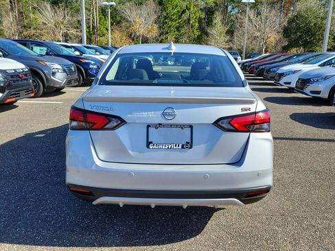 New 2025 Nissan Versa SR w/ Trunk Package FWD image 5