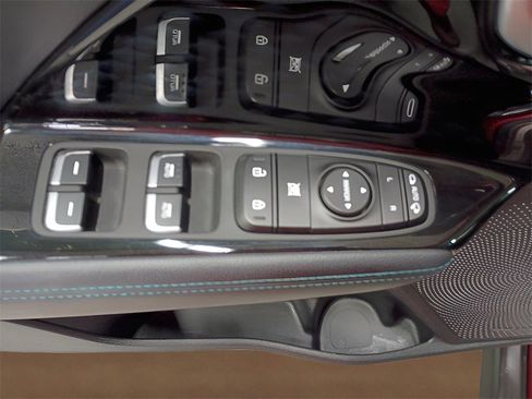 Used 2021 Kia Niro EX Premium w/ Cold Weather Package image 11