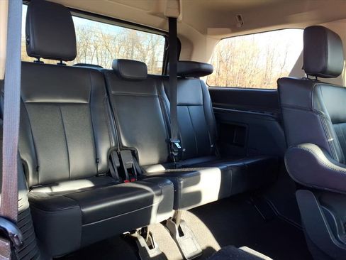 Used 2024 Ford Expedition XLT image 6