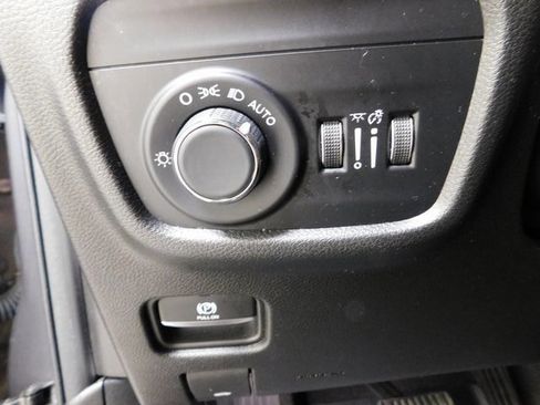 Used 2022 Jeep Grand Cherokee Laredo w/ Luxury Tech Group I image 20