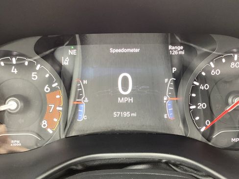 Used 2024 Jeep Compass Latitude image 3