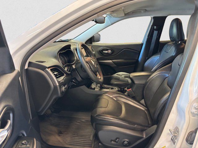 Used 2022 Jeep Cherokee Latitude Lux w/ Mopar Interior Package AWD/4WD image 10