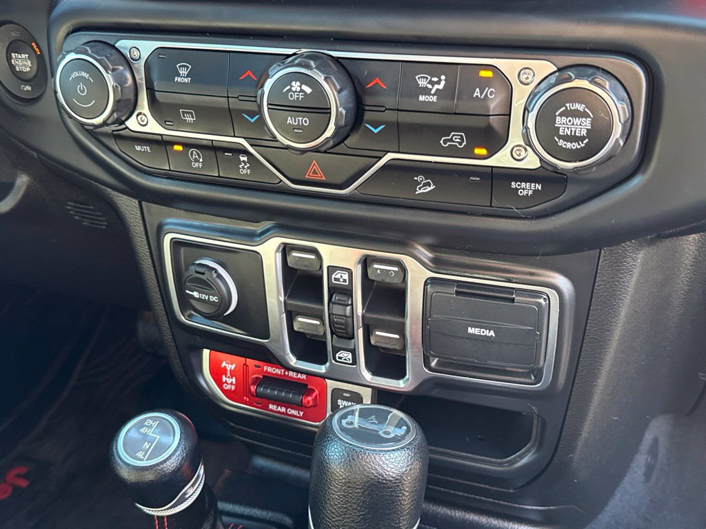 Used 2018 Jeep Wrangler Unlimited Rubicon AWD/4WD image 24