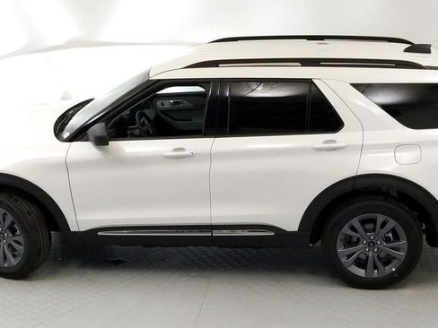 New 2025 Ford Explorer Active w/ Active Comfort Package image 18
