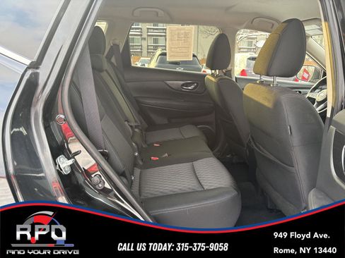 Used 2018 Nissan Rogue SV image 19