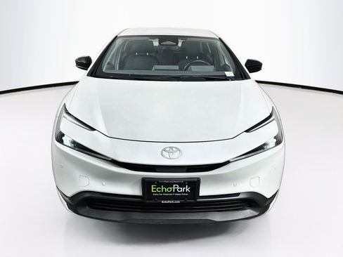 Used 2024 Toyota Prius LE FWD image 2