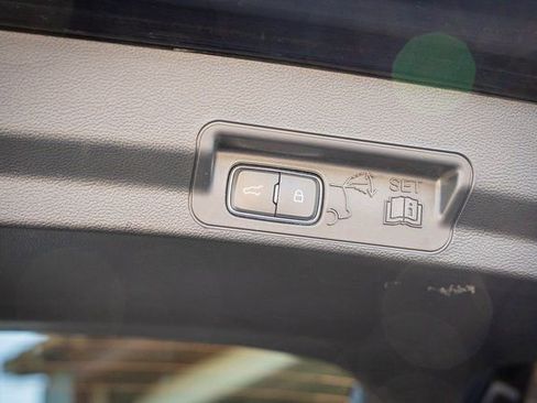 Used 2024 Ford Explorer XLT w/ Equipment Group 202A image 29