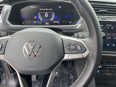 Used 2024 Volkswagen Tiguan SE image 19