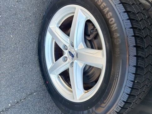 Used 2017 Ford Explorer XLT AWD/4WD image 9