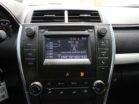 Used 2015 Toyota Camry SE FWD image 5
