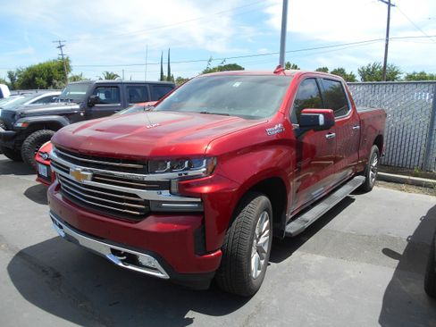 Used 2022 Chevrolet Silverado 1500 High Country w/ Technology Package AWD/4WD image 3