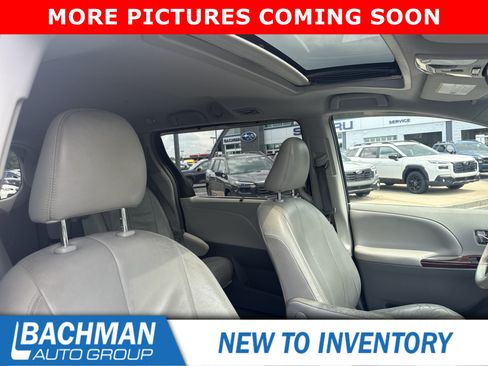 Used 2011 Toyota Sienna XLE FWD image 5
