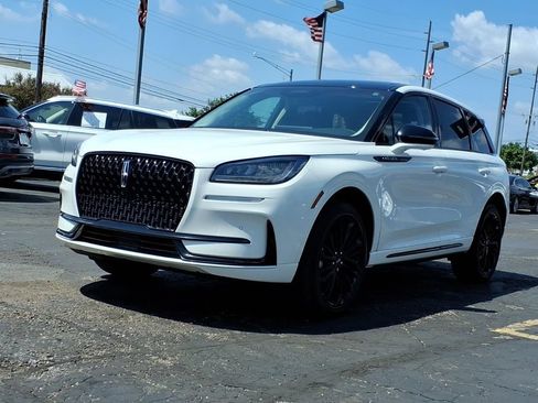 Used 2023 Lincoln Corsair AWD w/ Equipment Group 101A image 3