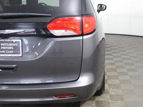 Used 2023 Chrysler Voyager LX image 13