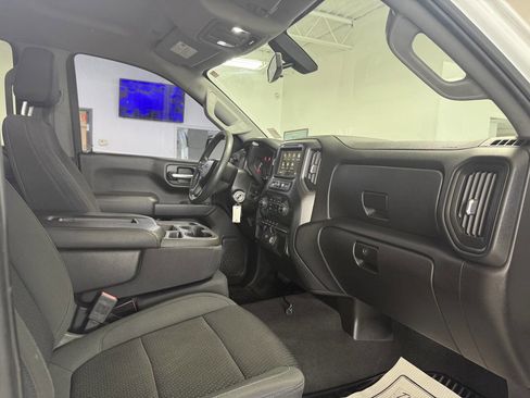 Used 2019 Chevrolet Silverado 1500 Custom Trail Boss w/ Custom Convenience Package AWD/4WD image 19