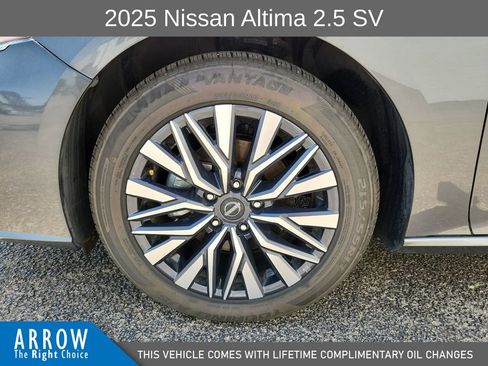Used 2025 Nissan Altima 2.5 SV FWD image 17