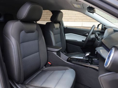 Used 2024 Chevrolet Trax LT FWD image 27