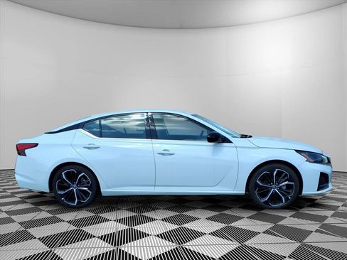 Used 2024 Nissan Altima 2.5 SR FWD image 4