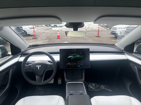 Used 2024 Tesla Model Y Performance image 10