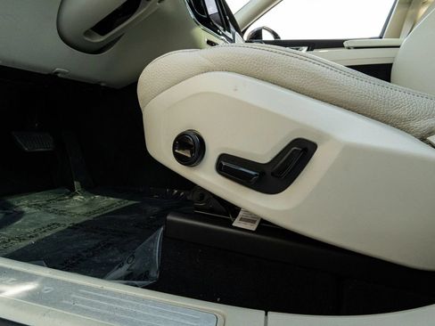 Used 2022 Volvo XC60 B5 Momentum AWD/4WD image 34