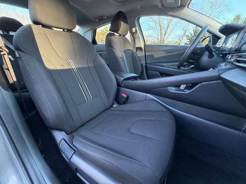 Used 2025 Hyundai Elantra SEL image 37