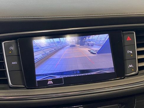 Used 2024 Buick Enclave Essence image 19