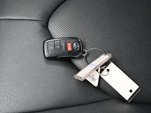 Used 2024 Toyota Grand Highlander XLE image 30