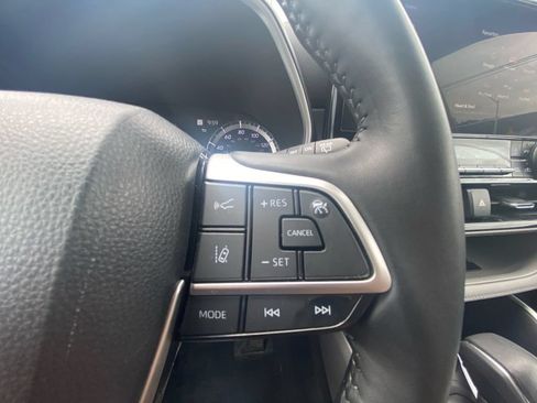 Used 2023 Toyota Highlander XLE AWD/4WD image 20