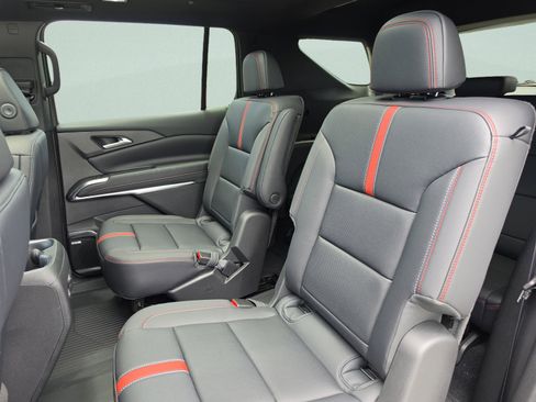 New 2026 Chevrolet Traverse RS w/ LPO, Floor Liner Package FWD image 21