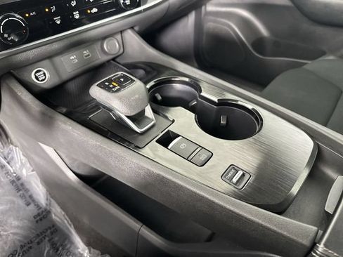 Used 2023 Nissan Rogue S FWD image 18
